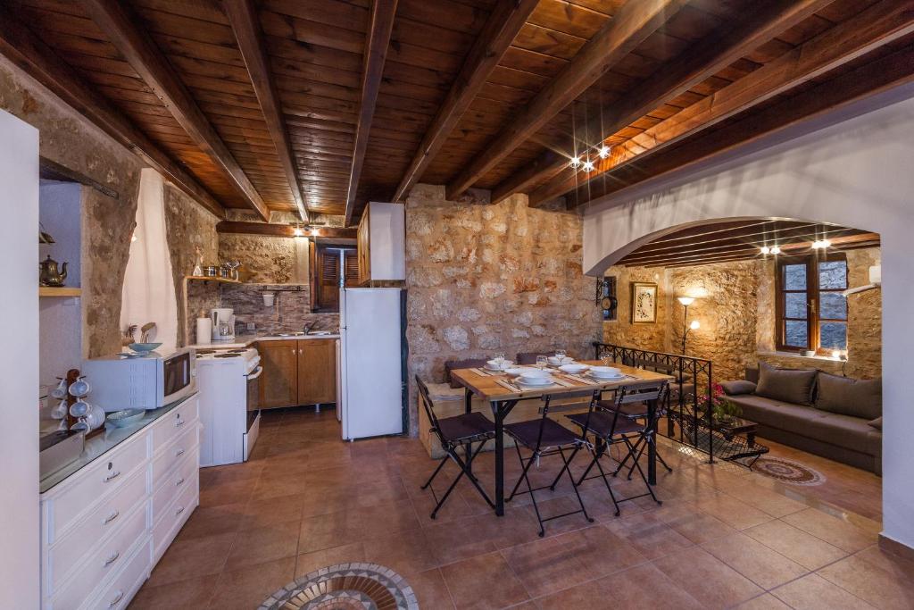 Rosalia Apartments room 4